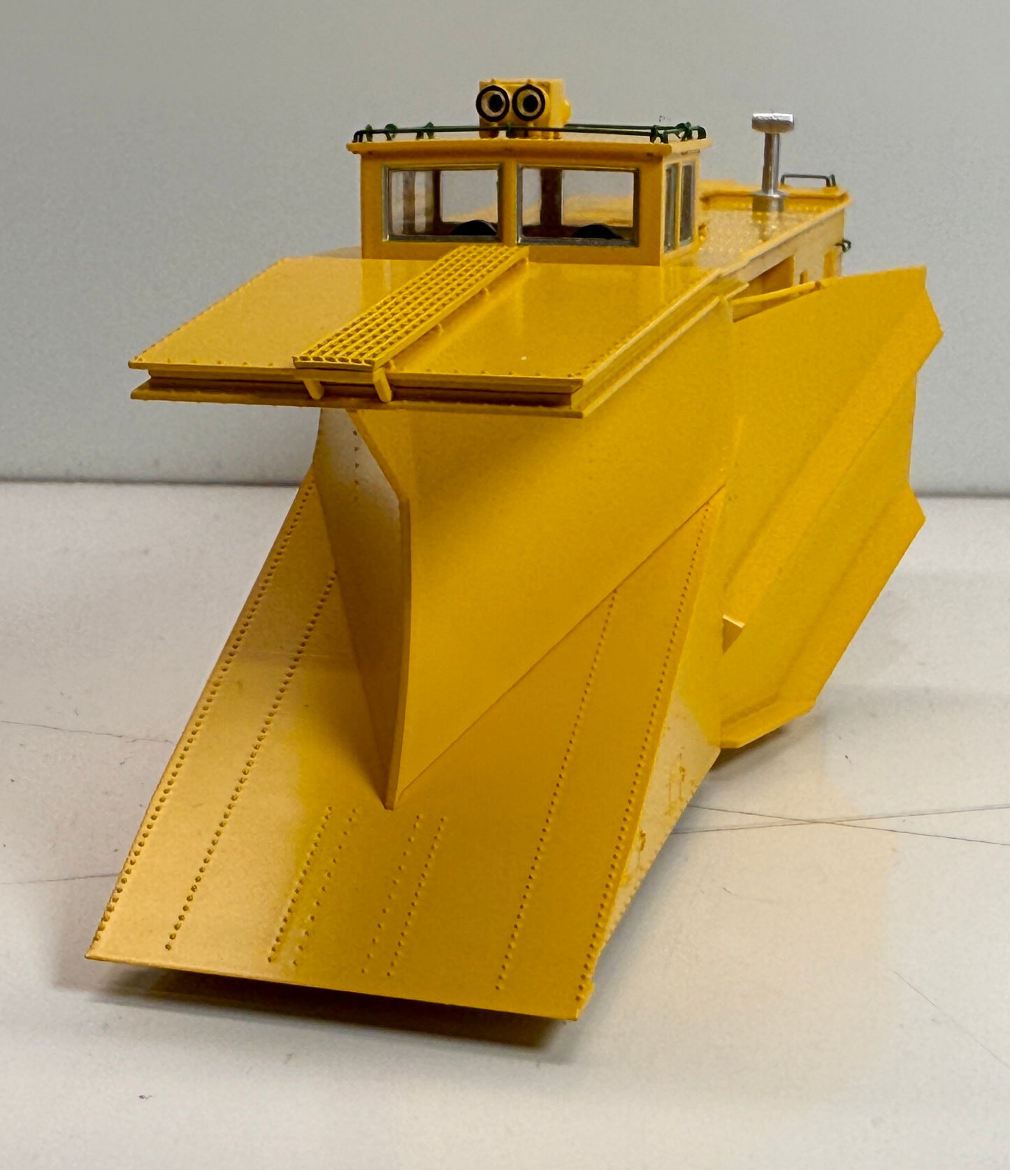 WALTHERS PROTO RUSSELL SNOWPLOW - CHESSIE SYSTEM