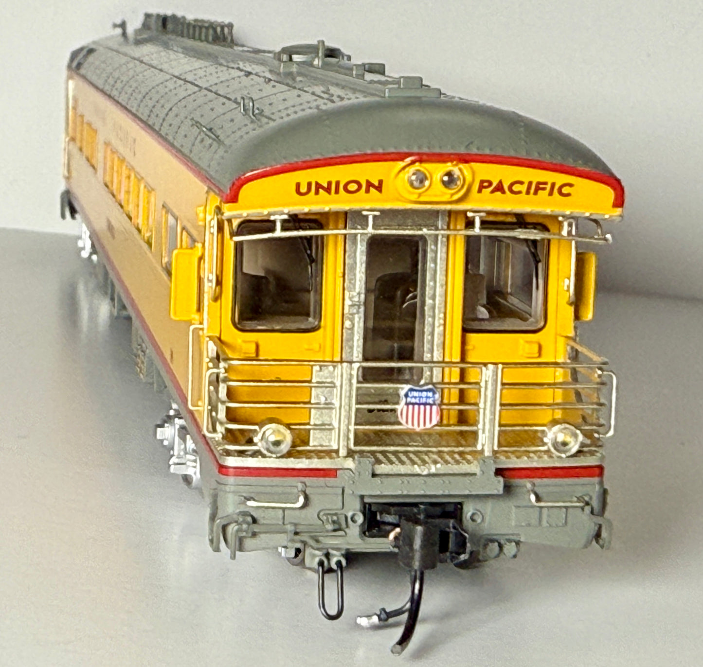 BROADWAY LIMITED UNION PACIFIC KENEFICK BUSINESS CAR #119 - UNION PACIFIC SHIELD