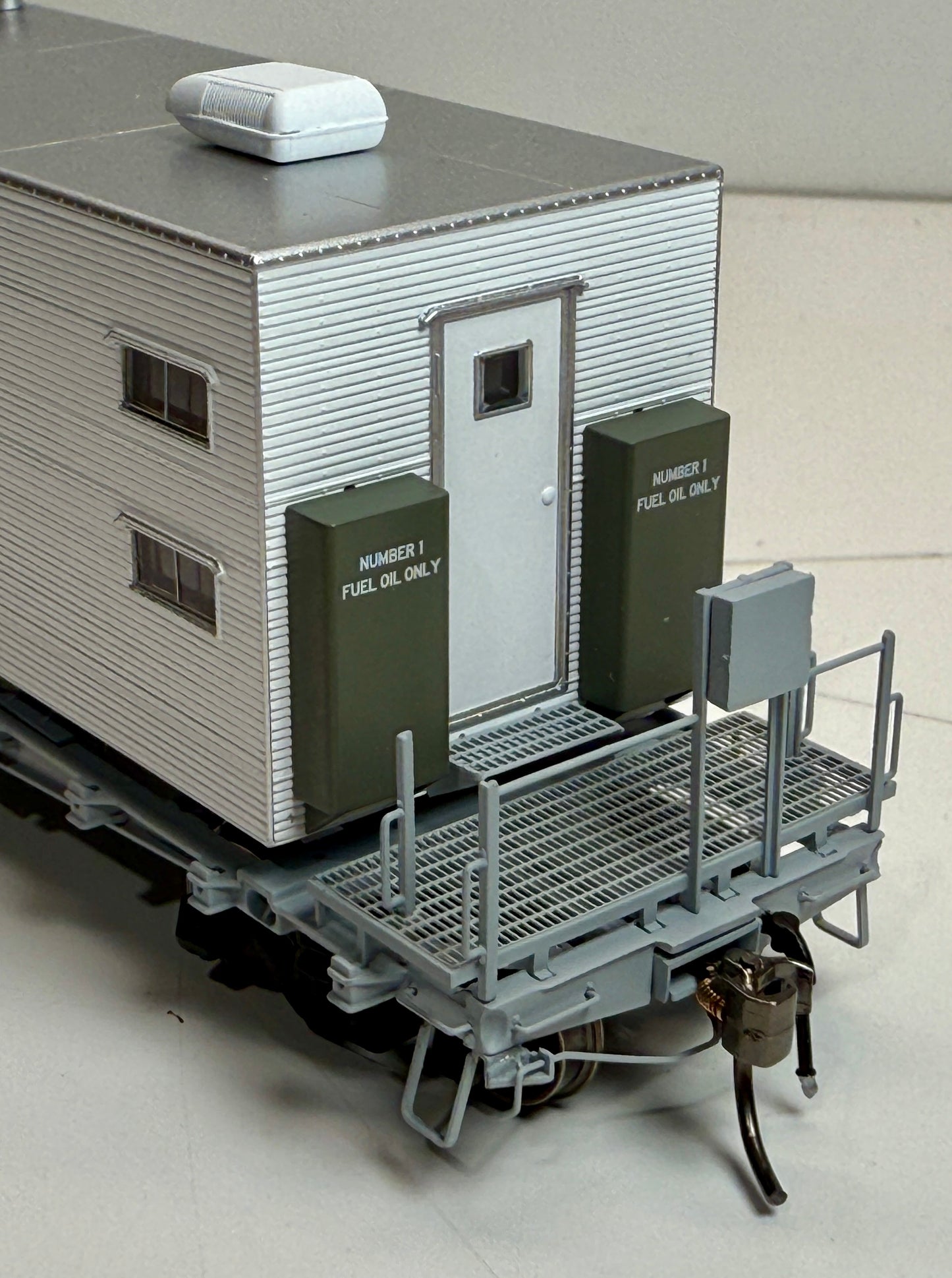 RAPIDO F30A 50' FLAT CAR W/CAMP VAN - CR MOW (SLEEPER)