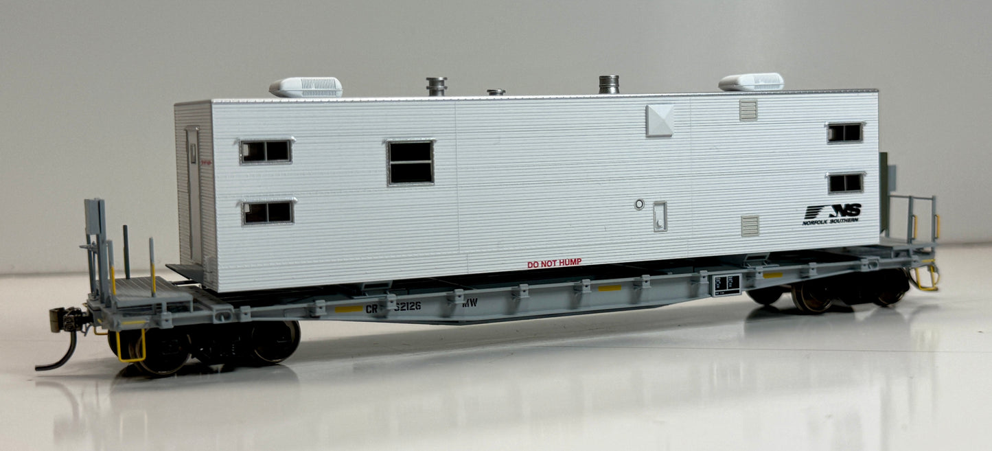 RAPIDO F30A 50' FLAT CAR W/CAMP VAN - NORFOLK SOUTHERN MOW (SLEEPER)