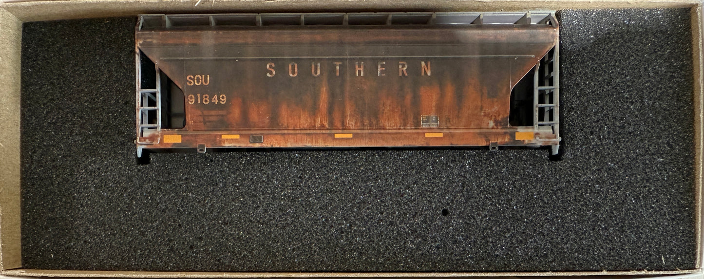 MICRO-TRAINS (ACCURAIL) "GRIT & GRIME" WEATHERED 2 BAY ACF COVERED HOPPER - NS EX SOUTHERN RAILWAY