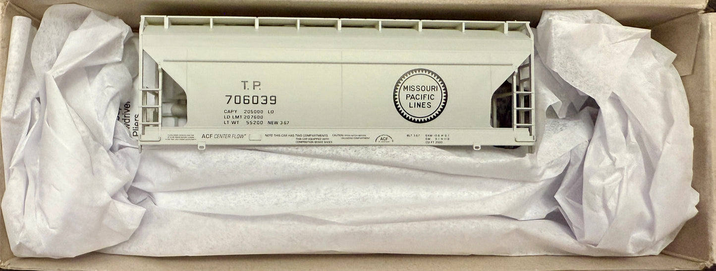 ACCURAIL ACF 2 BAY COVERED HOPPER KIT- TEXAS & PACIFIC