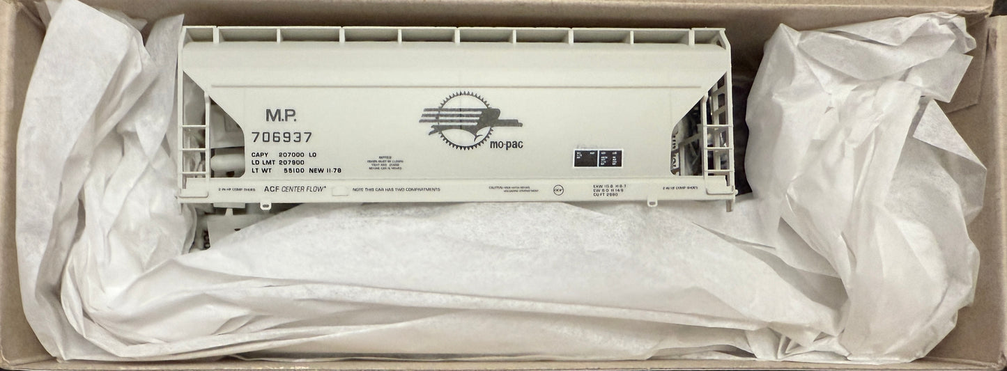 ACCURAIL ACF 2 BAY COVERED HOPPER KIT- MISSOURI PACIFIC