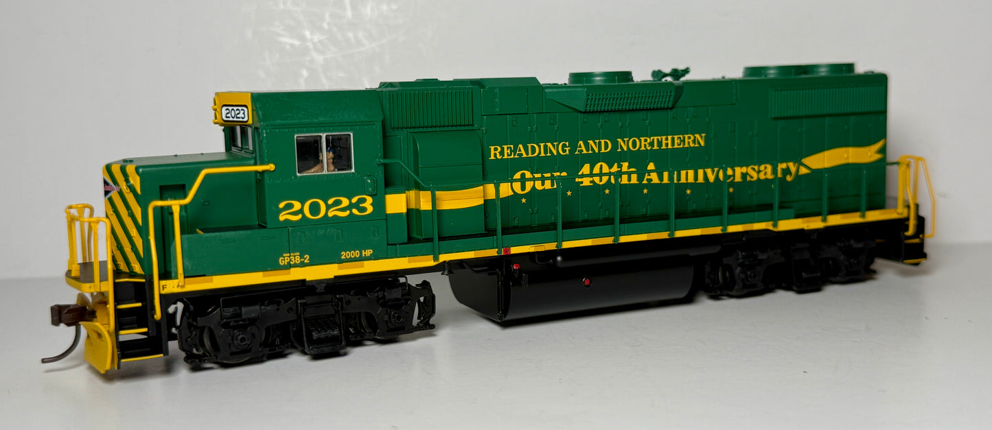 ATLAS TRAINMAN GOLD GP38-2 DCC READY SOUND - READING & NORTHERN