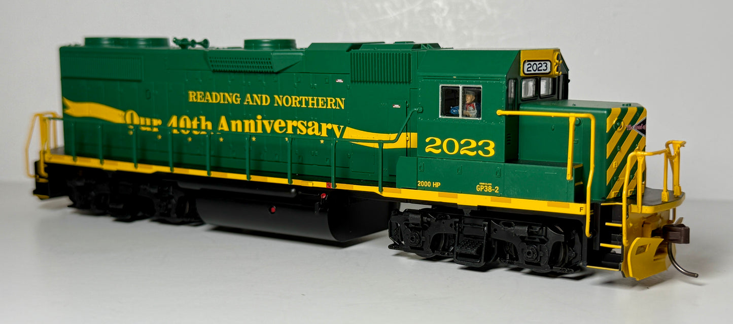 ATLAS TRAINMAN GOLD GP38-2 DCC READY SOUND - READING & NORTHERN