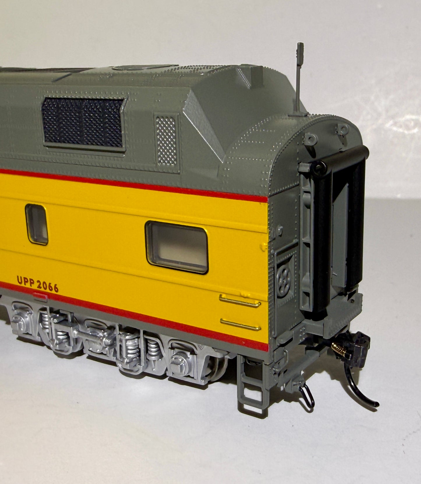 BROADWAY LIMITED UNION PACIFIC OCS POWER CAR #2066 NON-SOUND (W/ROOF ANTENNA) (Copy)