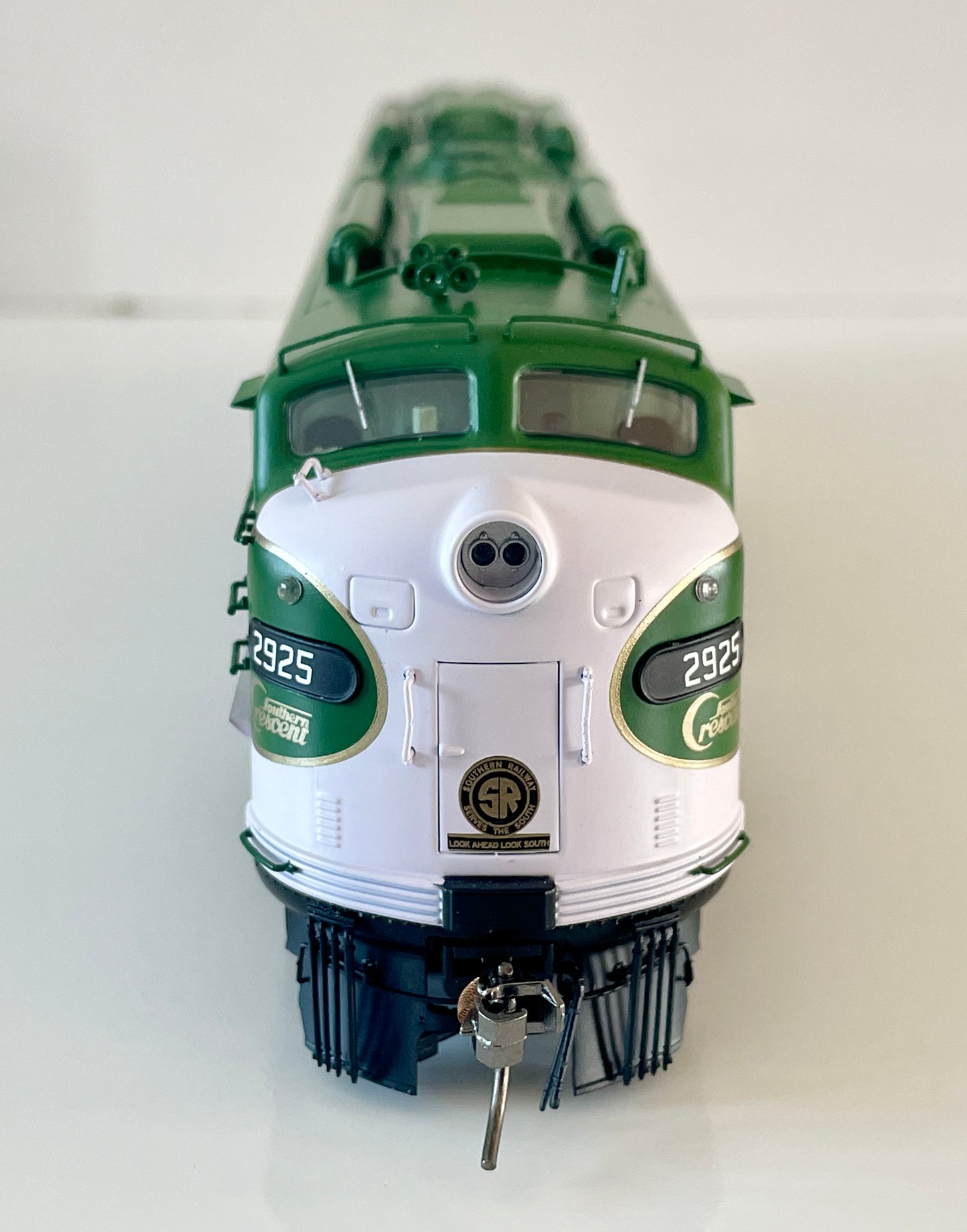RAPIDO EMD E8A DCC/SOUND EQUIPPED - SOUTHERN (CRESCENT SCHEME)
