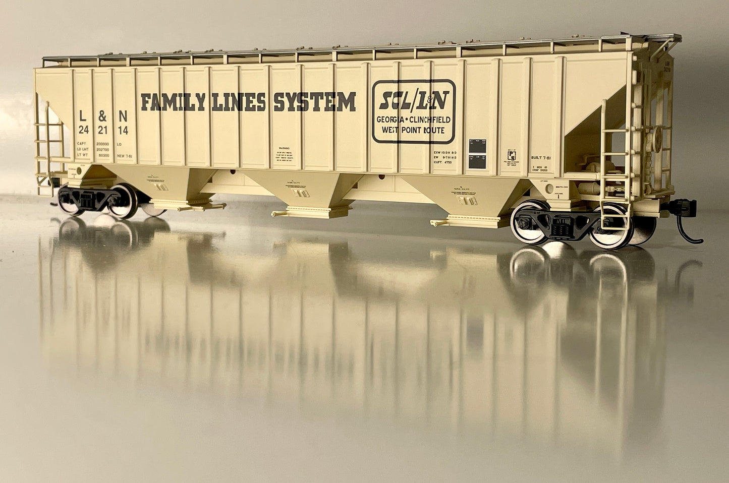 WALTHERS MAINLINE 4750 CF COVERED HOPPER - L&N FAMILY LINES
