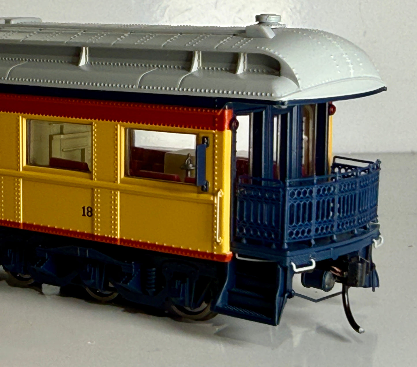 BROADWAY LIMITED BUSINESS CAR - CHESSIE STEAM SPECIAL