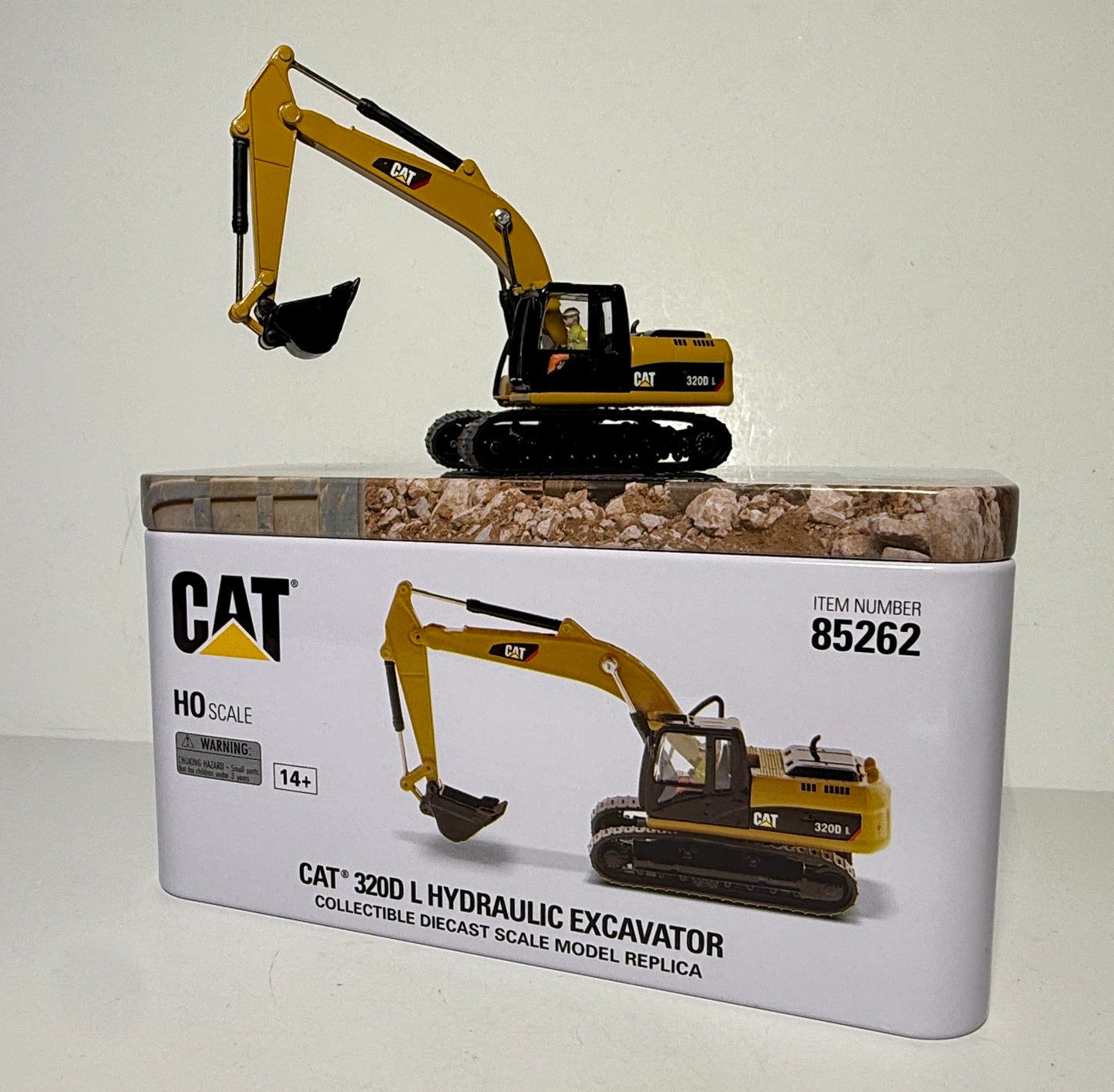 DIECAST MASTERS CATERPILLAR 320D L HYDRAULIC EXCAVATOR