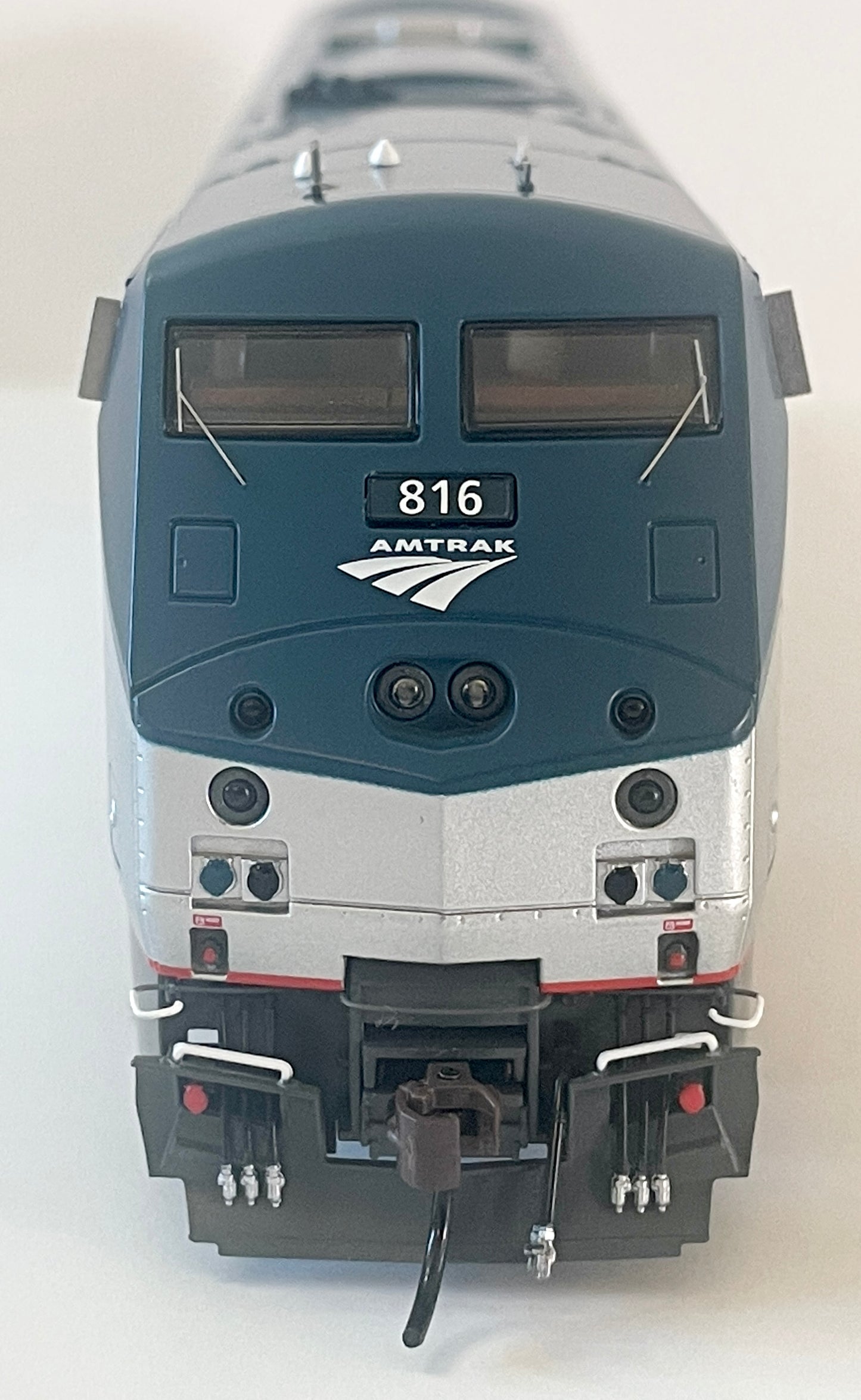 ATHEARN GENESIS P40DC DCC W/ TSUNAMI 2.0 SOUND - AMTRAK PHASE V