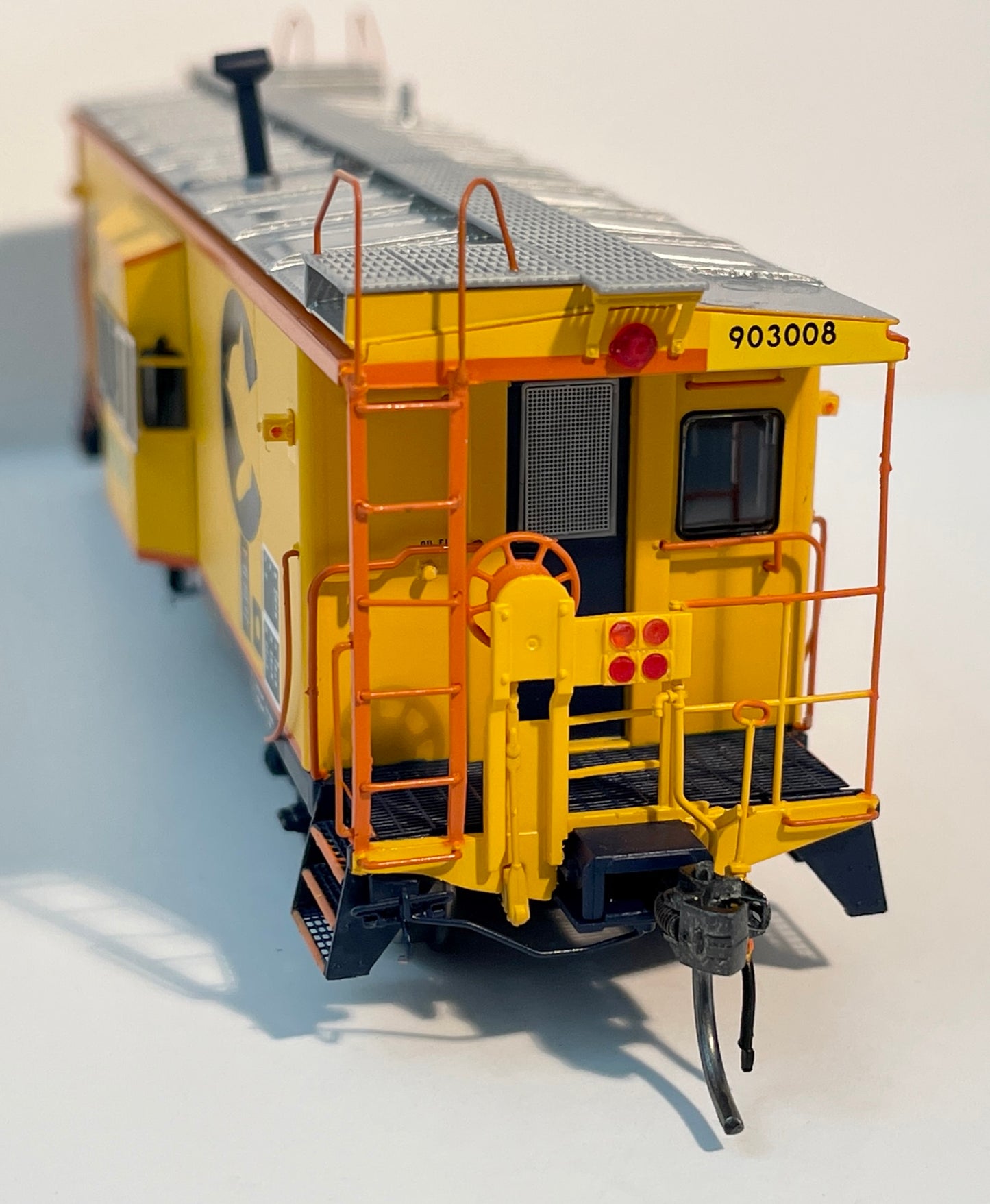 TANGENT INTERNATIONAL CAR COMPANY I-18 BAY WINDOW CABOOSE - CHESSIE SYSTEM