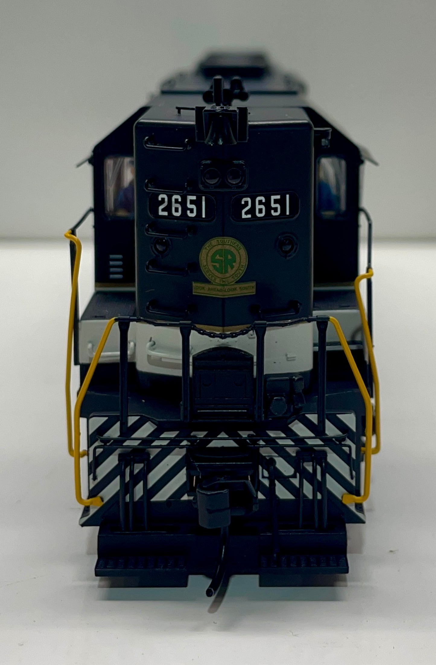 WALTHERS PROTO EMD GP35 DCC/SOUND  - SOUTHERN RWY