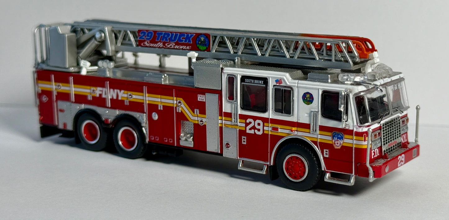 BREKINA PCX87 FDNY LADDER 29 - BRONX PORT MORRIS