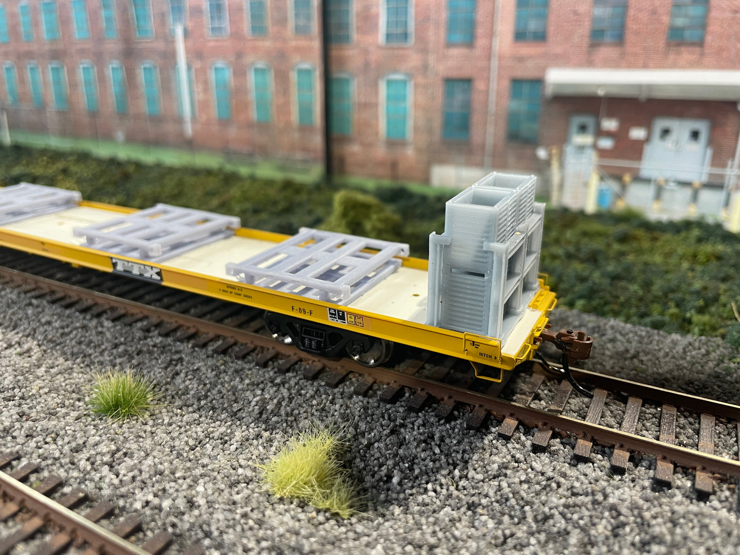 MAKIN' TRACKS 3D PRINTED DUNNAGE/CHAIN BOXES 2 PACK (FOR AUTO FRAME FLAT CARS)