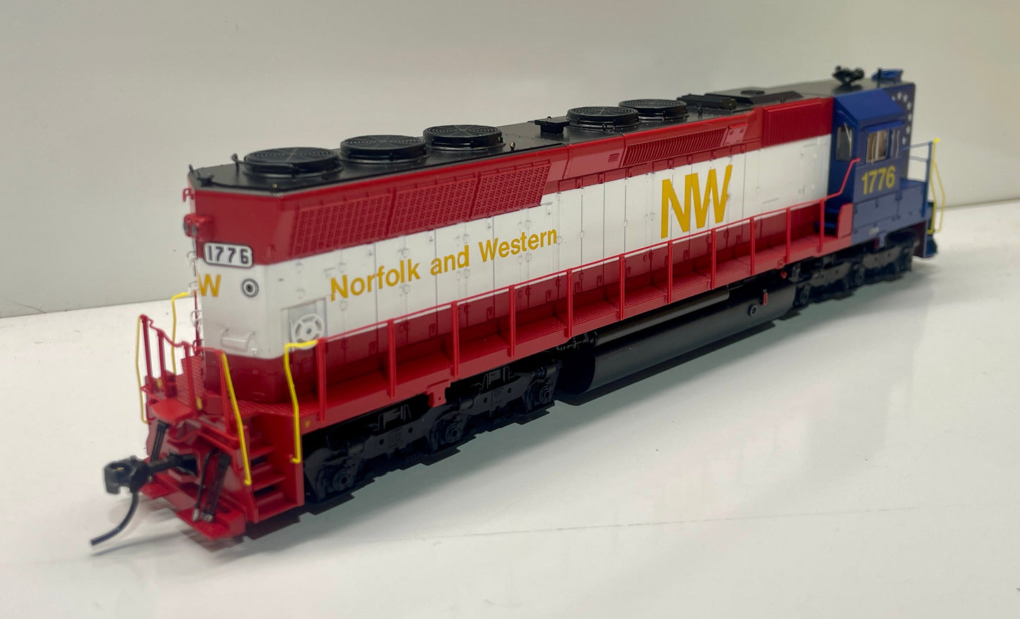 BROADWAY LIMITED STEALTH (NON-SOUND) EMD SD45 (HIGH HOOD) NORFOLK & WESTERN BICENTENIAL