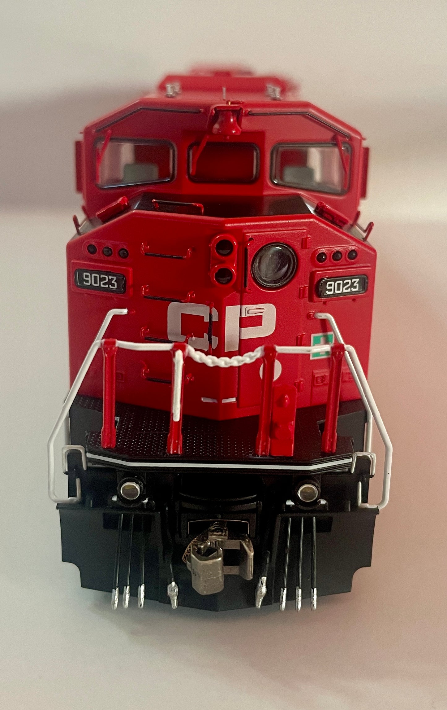 BOWSER SD40-2F DCC/LOK SOUND CP RAIL (BEAVER LOGO)