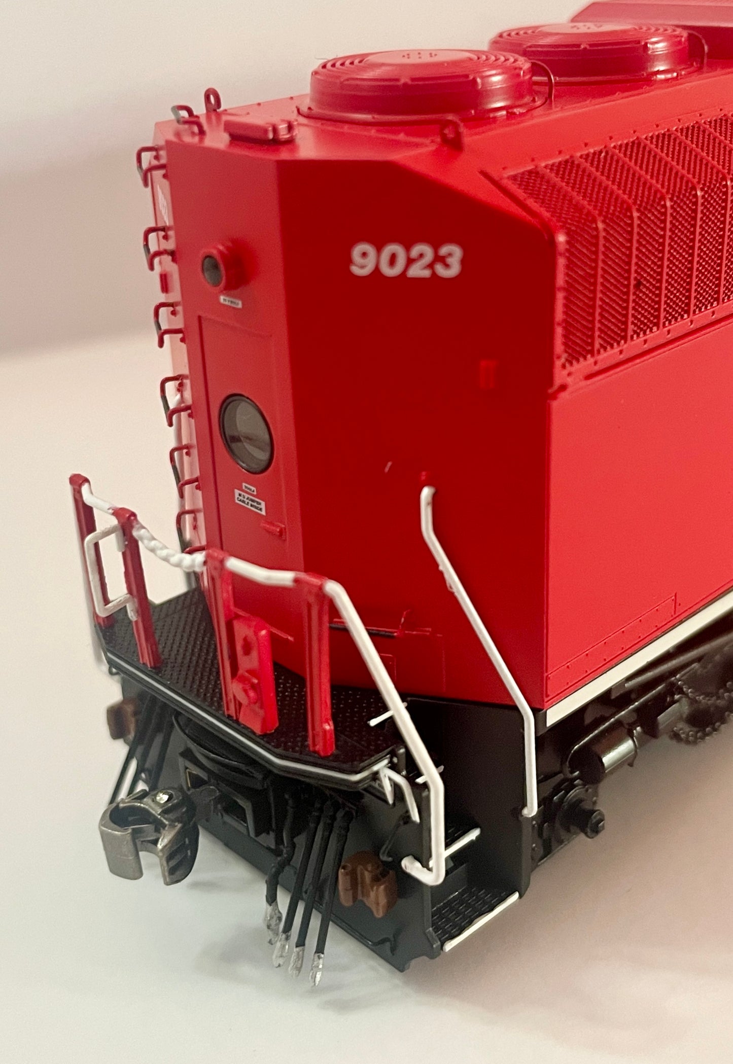 BOWSER SD40-2F DCC/LOK SOUND CP RAIL (BEAVER LOGO)