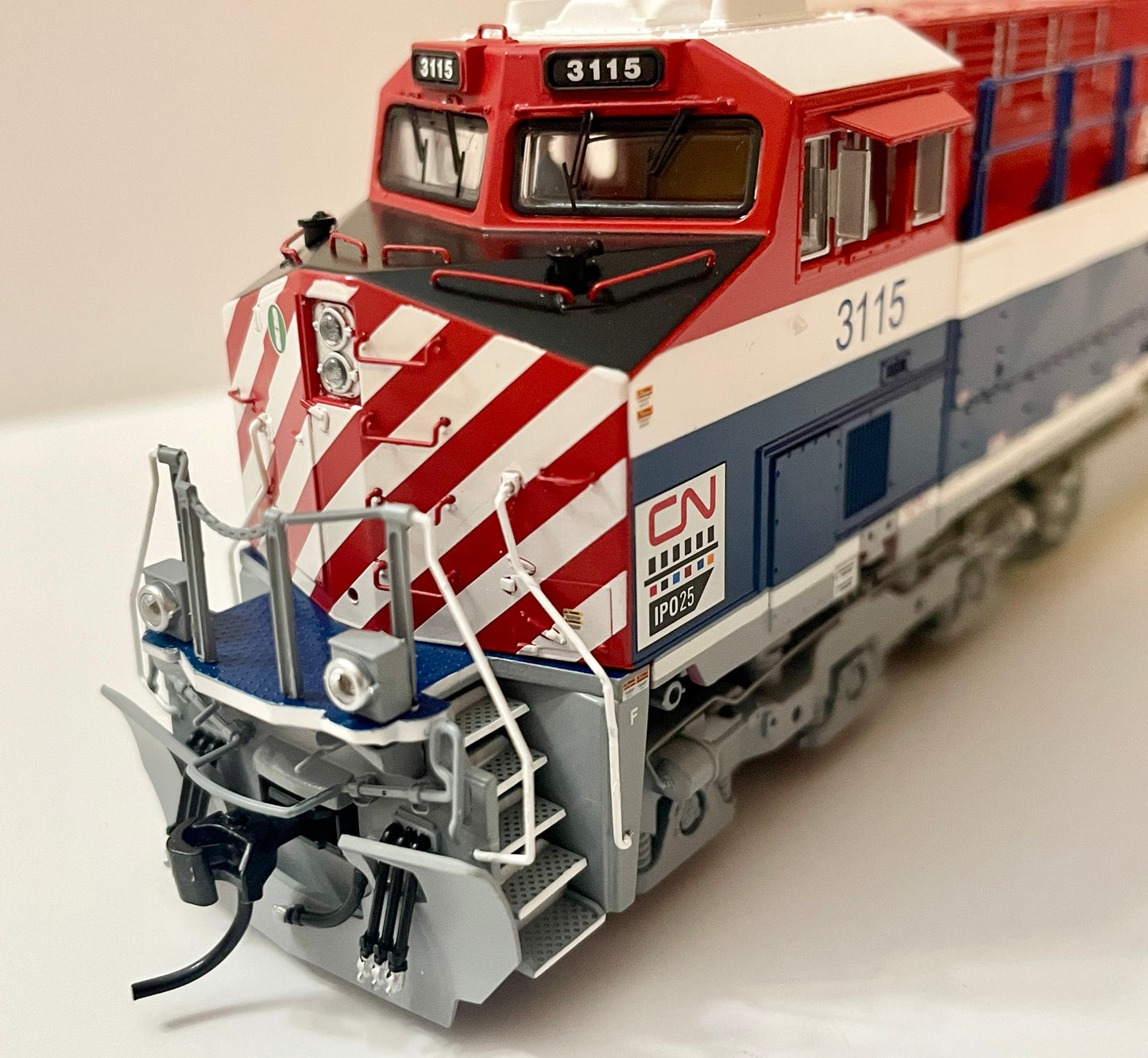 BROADWAY LIMITED GE ES44AC PARAGON4 SOUND/DC/DCC, SMOKE - CN BC RAIL HERITAGE 3115