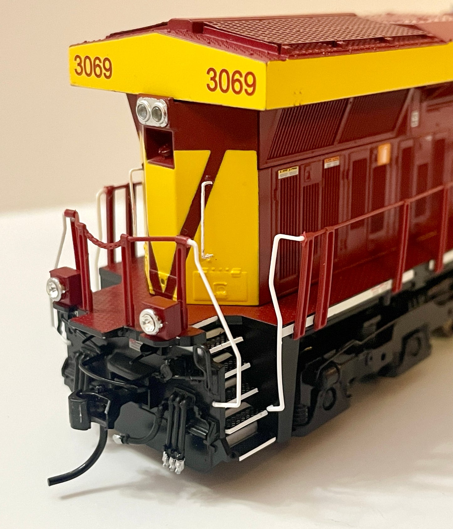 BROADWAY LIMITED GE ES44AC PARAGON4 SOUND/DC/DCC, SMOKE - CN WISCONSIN CENTRAL HERITAGE #3069