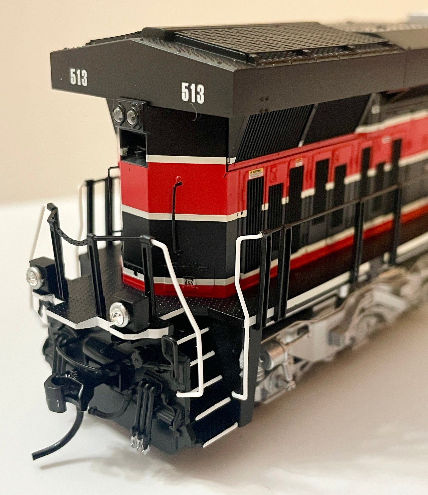 BROADWAY LIMITED GE ES44AC PARAGON4 SOUND/DC/DCC, SMOKE - IOWA INTERSTATE/ROCK ISLAND PAINT SCHEME