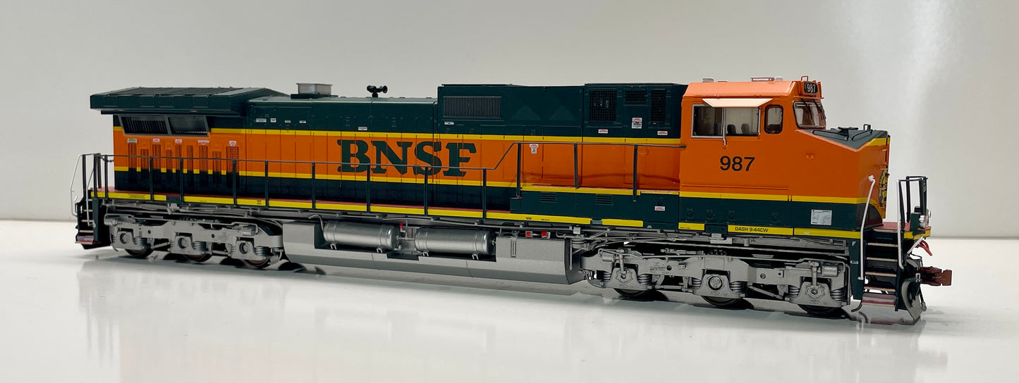 SCALE TRAINS GE C44-9W  DCC/LOC SOUND - BNSF H1 SCHEME #987