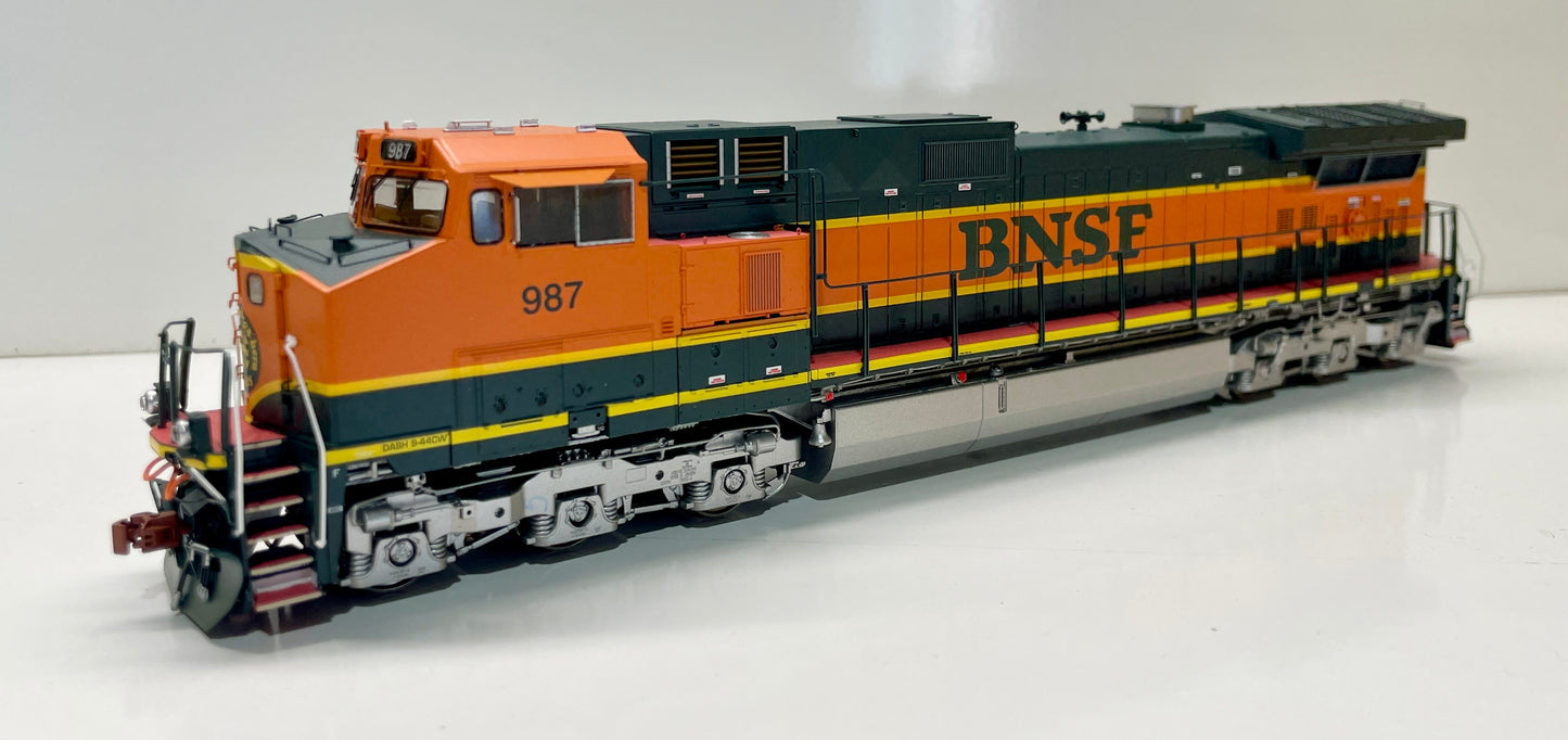 SCALE TRAINS GE C44-9W  DCC/LOC SOUND - BNSF H1 SCHEME #987