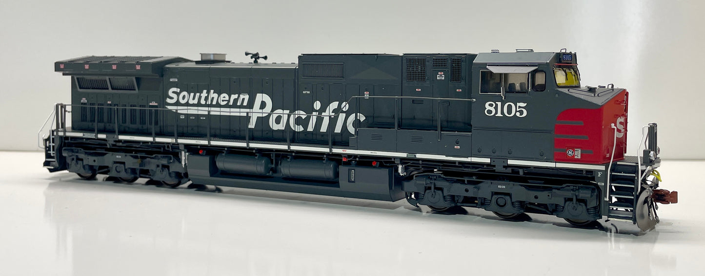 SCALE TRAINS GE C44-9W  DCC/LOC SOUND - SOUTHERN PACIFIC 8105