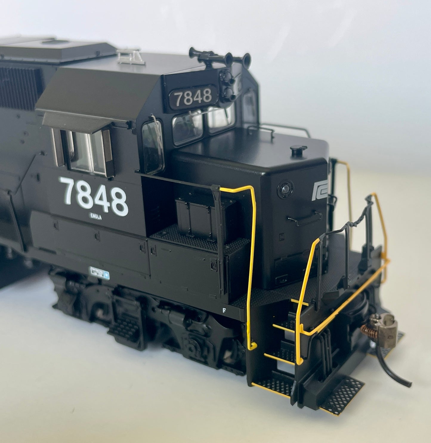 RAPIDO EMD GP38 DCC/LOC SOUND - PENN CENTRAL