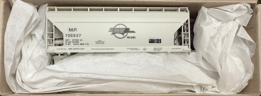 ACCURAIL ACF 2 BAY COVERED HOPPER KIT- MISSOURI PACIFIC