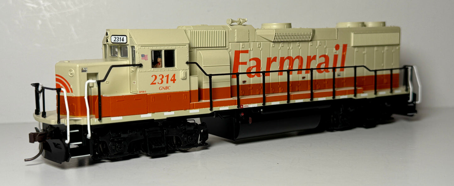 ATLAS TRAINMAN SILVER GP38-2 DCC READY SOUND - FARMRAIL