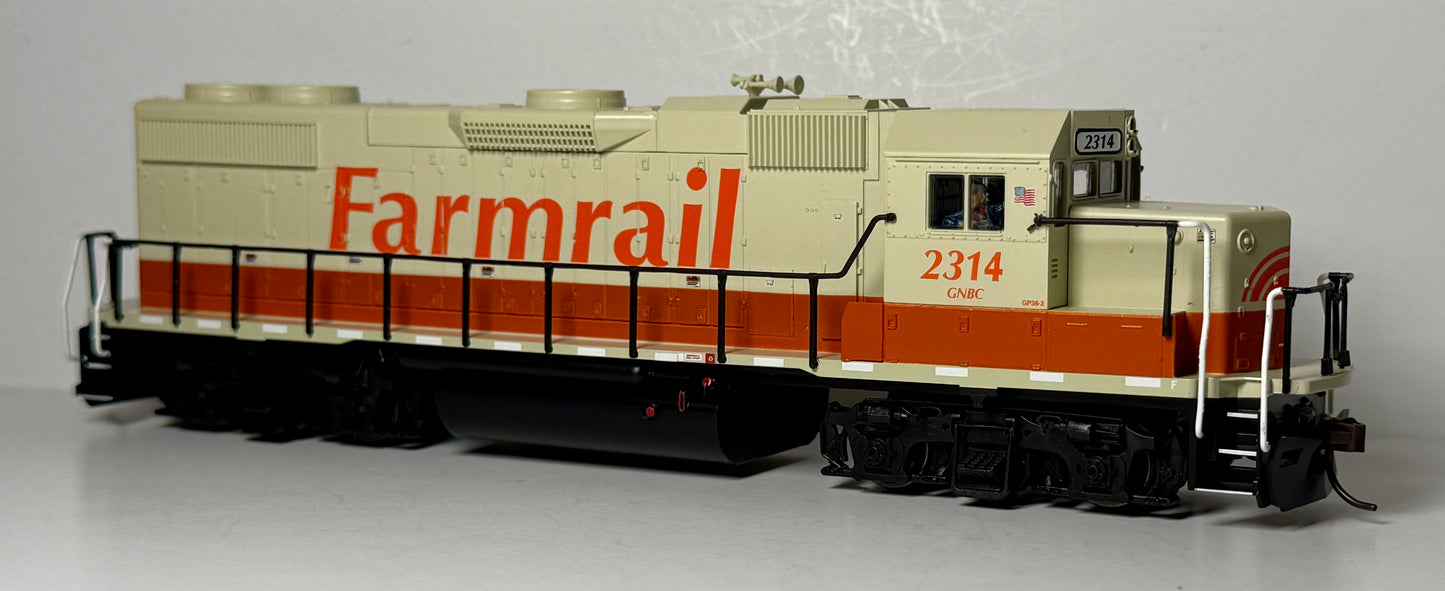 ATLAS TRAINMAN SILVER GP38-2 DCC READY SOUND - FARMRAIL