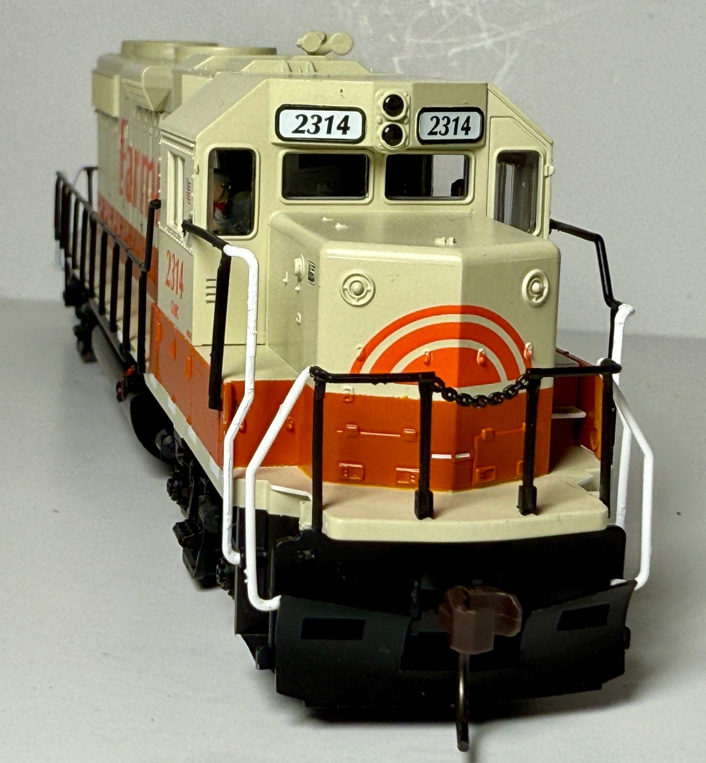ATLAS TRAINMAN SILVER GP38-2 DCC READY SOUND - FARMRAIL