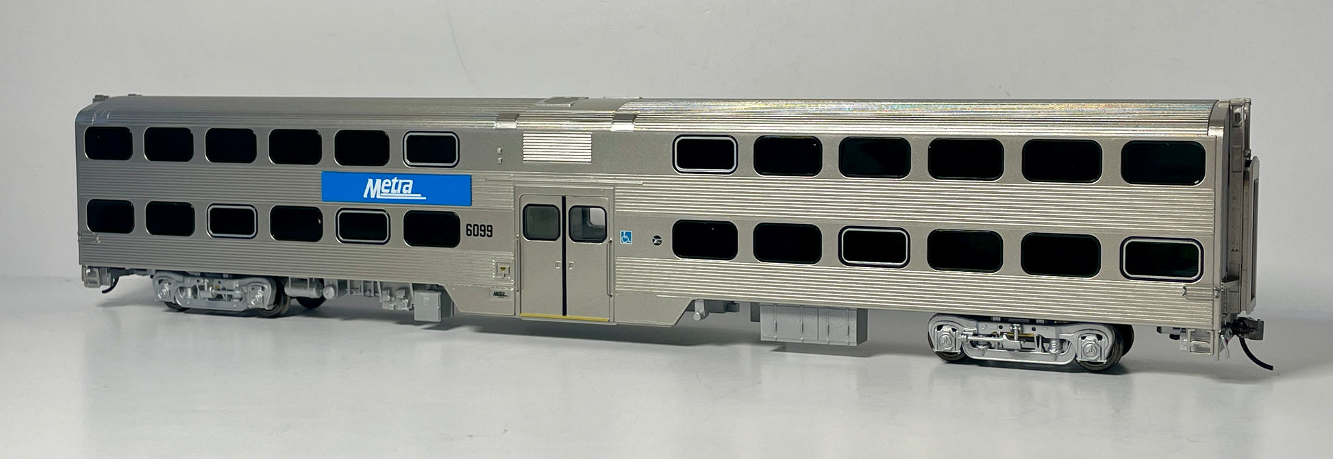 ATLAS METRA BI-LEVEL COMMUTER CAR – Makin' Tracks