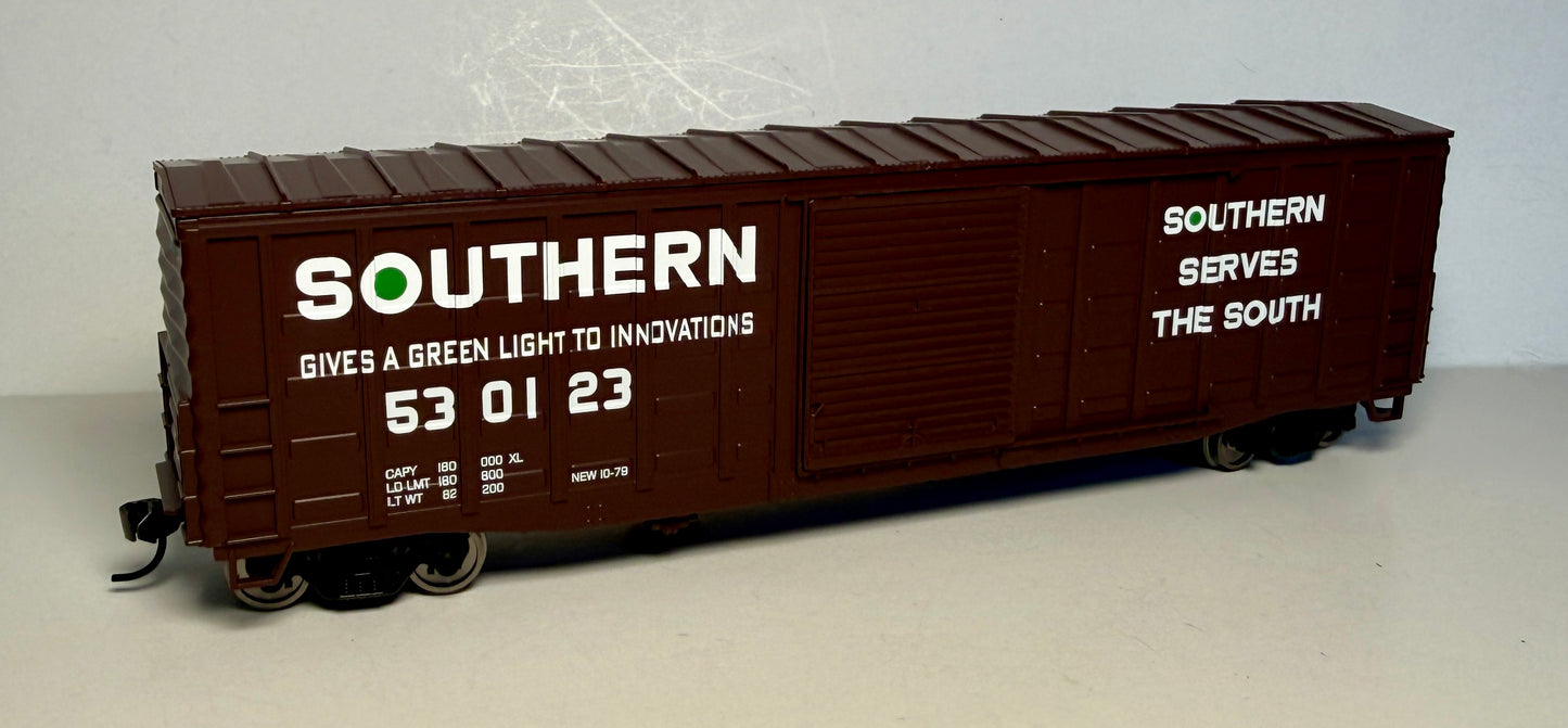 WALTHERS MAINLINE 50' WAFFLE SIDE BOXCAR - SOUTHERN