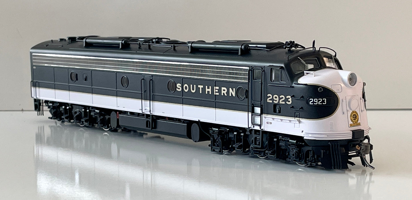 RAPIDO EMD E8A DCC/SOUND EQUIPPED - SOUTHERN (TUXEDO SCHEME)