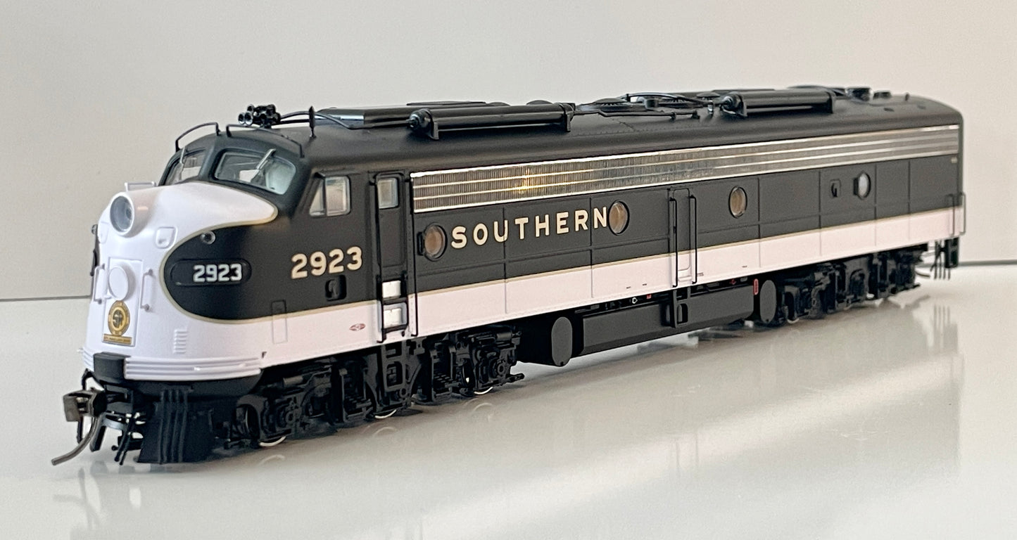 RAPIDO EMD E8A DCC/SOUND EQUIPPED - SOUTHERN (TUXEDO SCHEME)