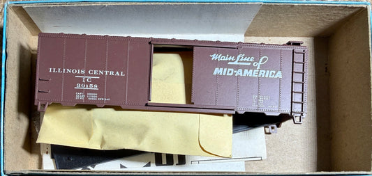 ATHEARN BLUE BOX 40 BOXCAR - ILLINOIS CENTRAL "MAIN LINE OF MID-AMERICA"