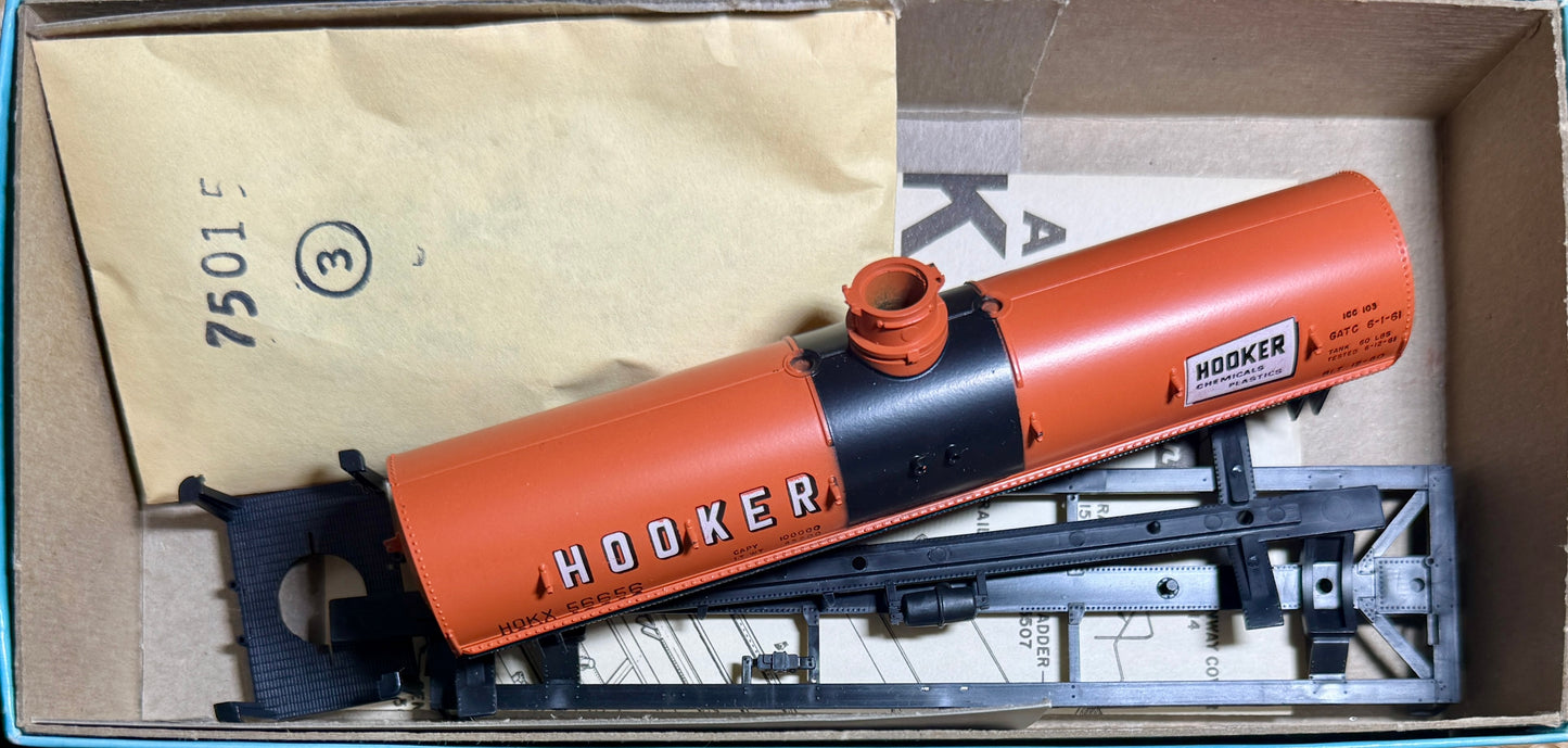 ATHEARN BLUE BOX CHEMICAL TANK CAR - HOOKER CHEMICAL