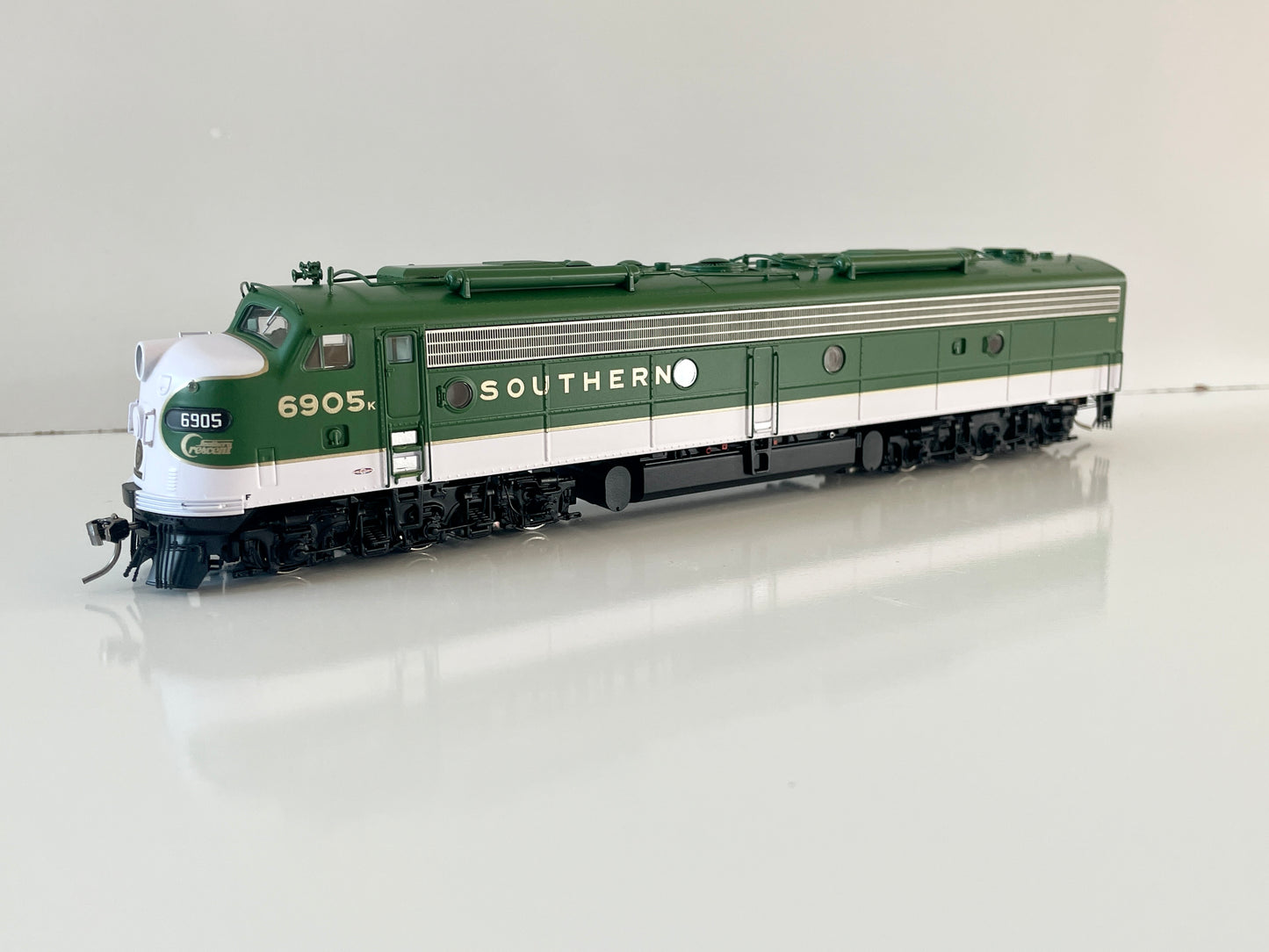 RAPIDO EMD E8A DCC/SOUND EQUIPPED - SOUTHERN (CRESCENT SCHEME)