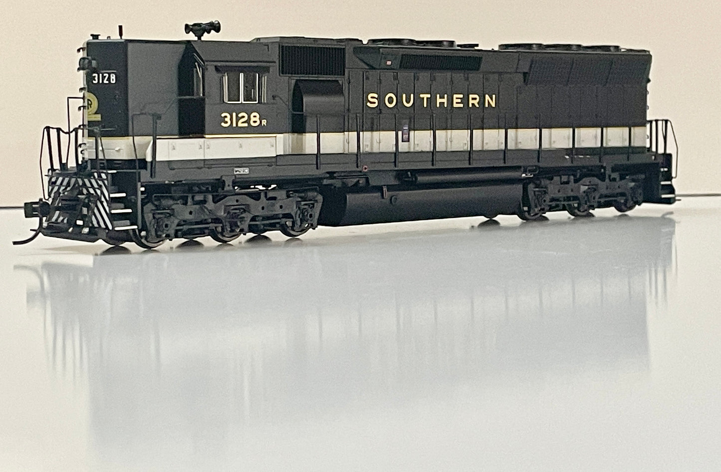 BROADWAY LIMITED PARAGON 4 EMD SD45 (HIGH HOOD) SOUTHERN