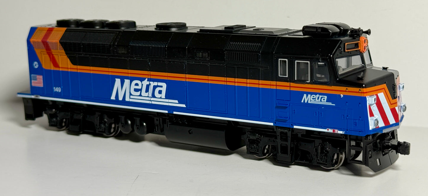 KATO EMD F40PH DCC/SOUND  W/ DITCH LIGHTS  - METRA #142 "RAVINIA" (STANDARD PAINT SCHEME)
