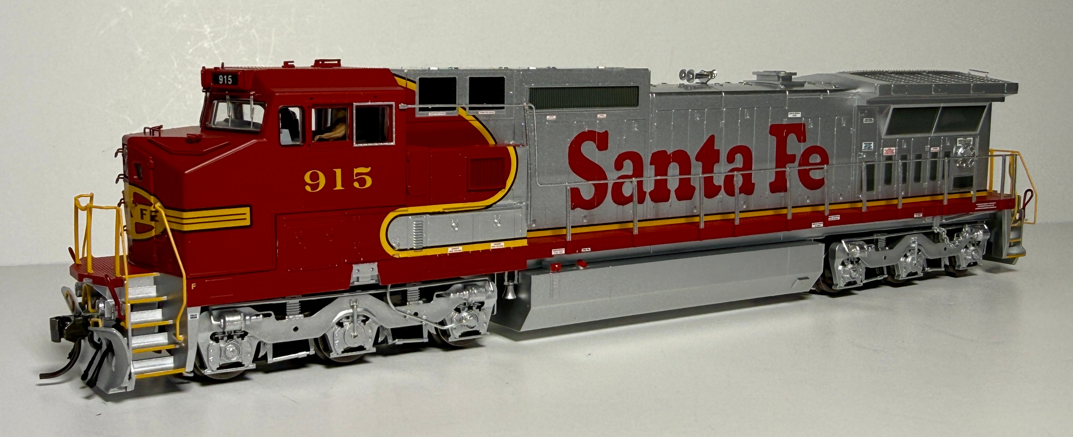 ATLAS MASTER DASH 8-40CW DCC/ECU SOUND - SANTA FE (WAR BONNET) – Makin ...