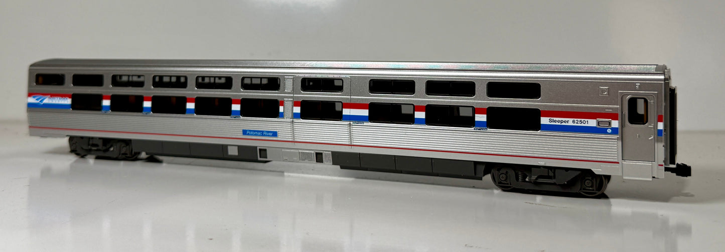 KATO AMTRAK VIEWLINER SLEEPER (LIGHTED)