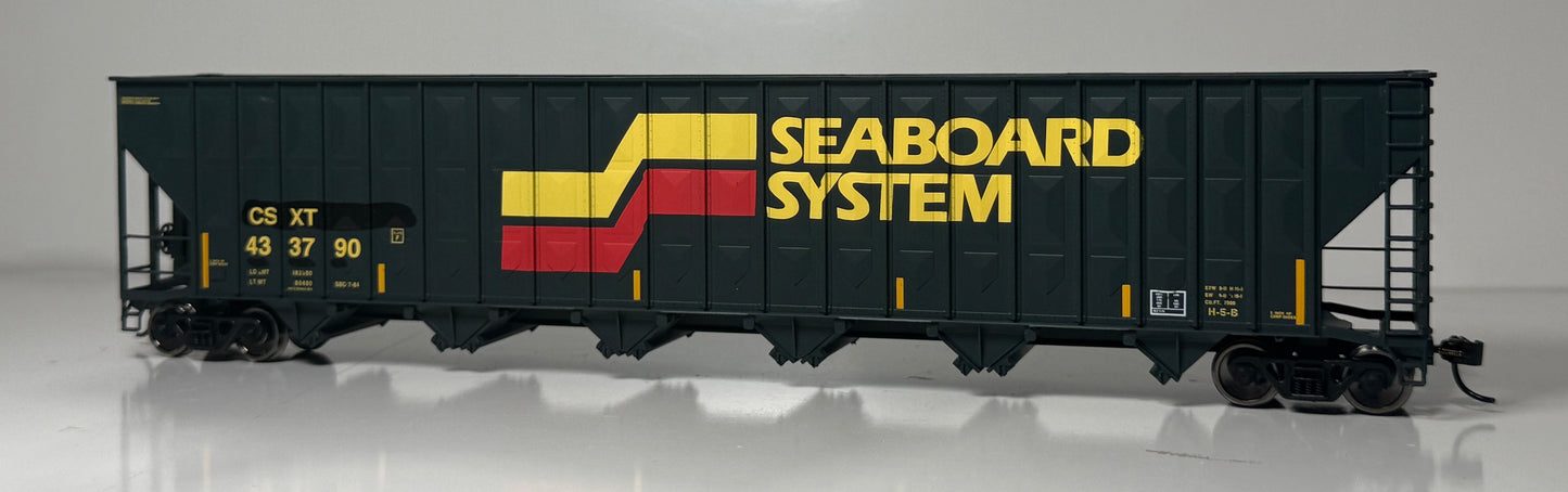 WALTHERS MAINLINE GREENVILLE 7000 CF WOOD CHIP HOPPER - CSX PATCHED (EX-SEABOARD)