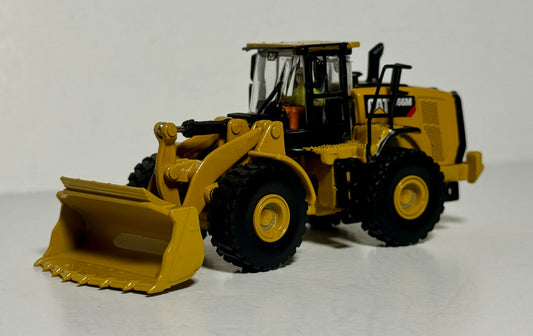 DIECAST MASTERS CATERPILLAR 966M WHEELED LOADER