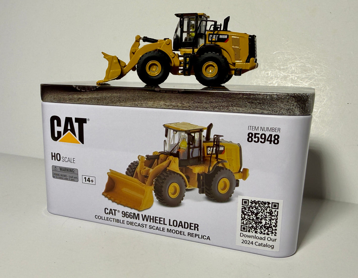 DIECAST MASTERS CATERPILLAR 966M WHEELED LOADER