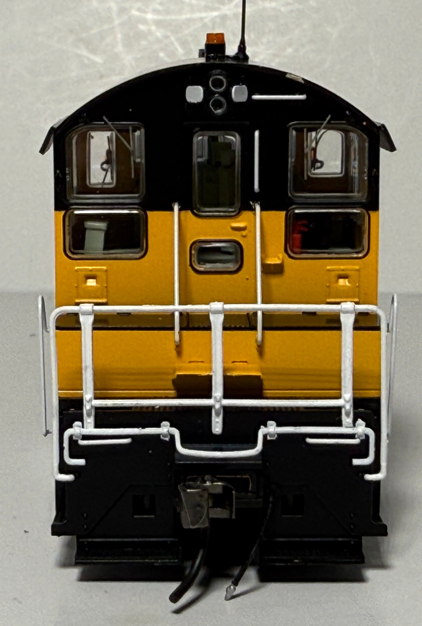 RAPIDO EMD SW9 DCC/LOK SOUND - INDUSTRIAL YELLOW