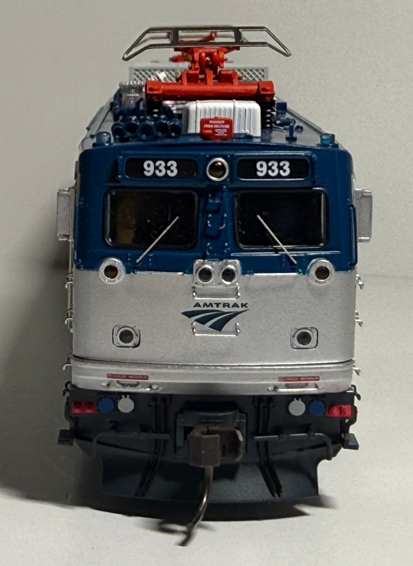 ATLAS MASTER SILVER AEM7 - AMTRAK PH V(WITH TRAVELMARK)