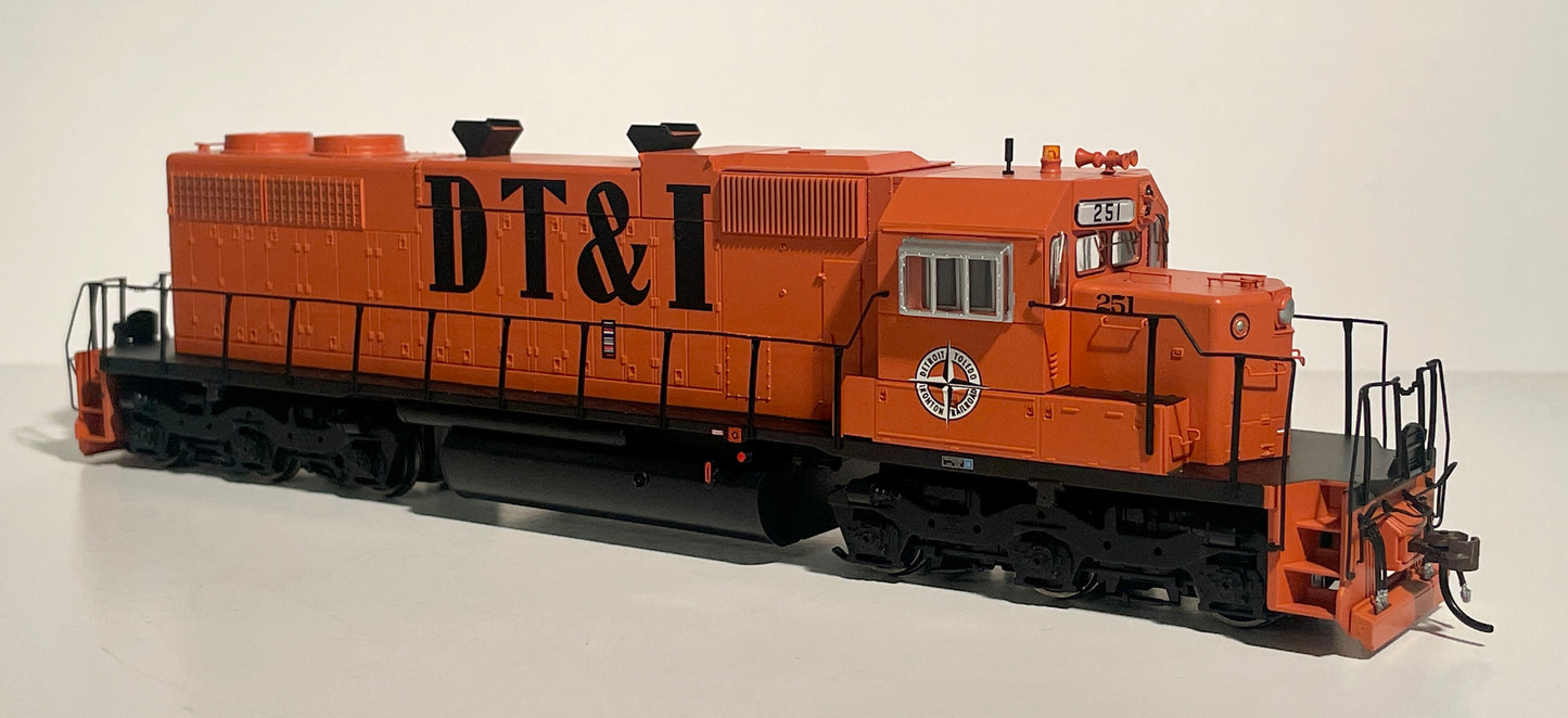 ATHEARN RTR SD38 - DT&I      DCC READY